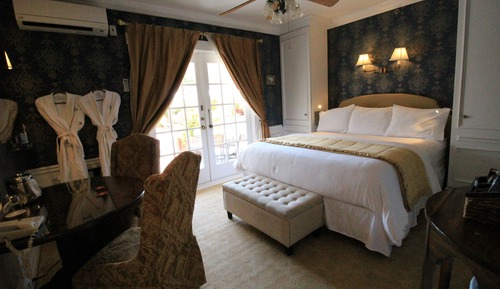 Zimmer (Poolside Cabana)