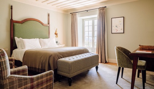 Premium-Doppel- oder -Zweibettzimmer