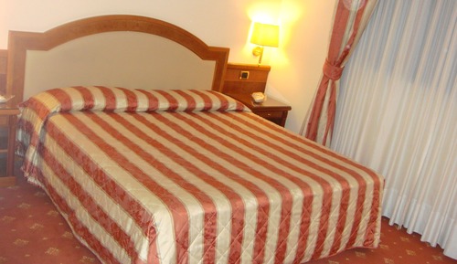 Doppel- oder Zweibettzimmer