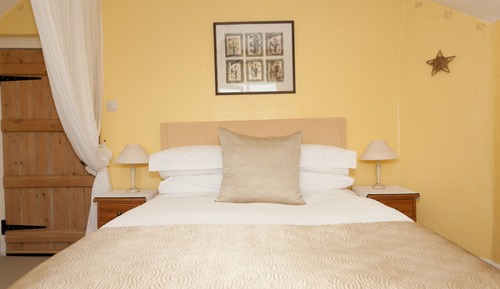 Superior-Doppelzimmer, eigenes Bad, Gartenblick
