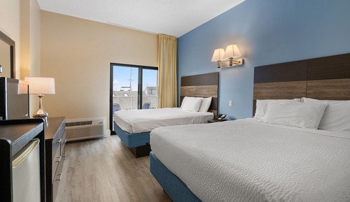 Suite (Streetview 2 Queens/Sofa)