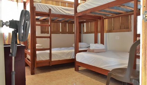 Standard-Vierbettzimmer, Mehrere Betten, Gemeinschaftsbad