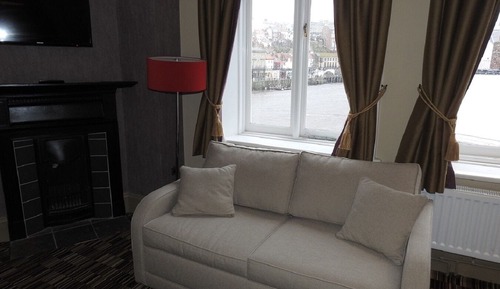 Superior-Suite, mit Bad, Hafenblick (Room 4 Second Floor)