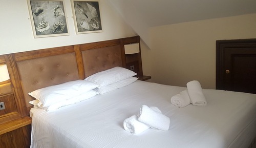 Standard-Doppelzimmer, mit Bad (Room 5 Second floor)