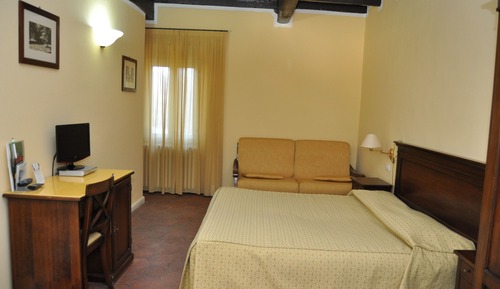 Traditional-Doppel- oder -Zweibettzimmer