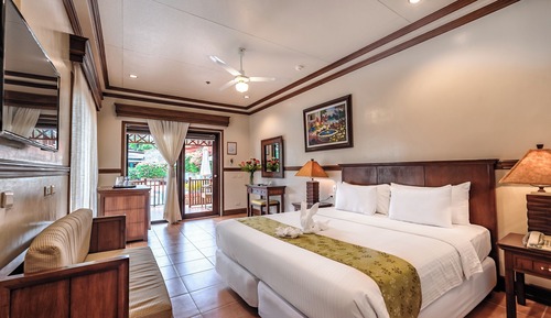 Superior Deluxe Arthur Ashe, Pool Side