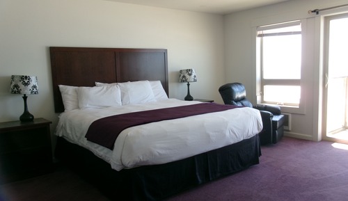 Deluxe Ocean View King w/Balcony (No Kids/Pets)