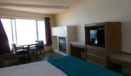 Ocean View Studio, 1 King Bed w/Gas Fireplace (Pets)