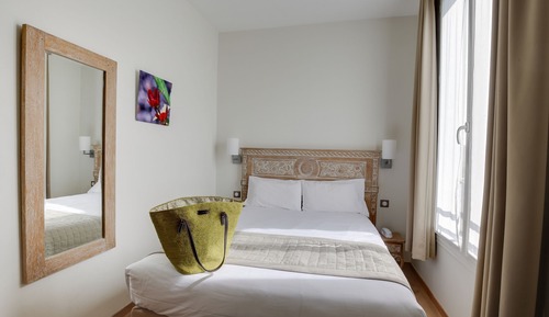 Doppel- oder Zweibettzimmer