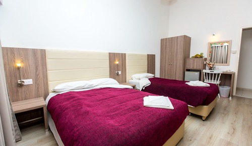 Comfort-Vierbettzimmer, Balkon, Poolblick