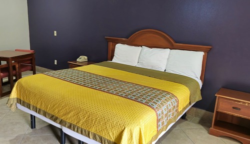 Deluxe-Zimmer, 1 King-Bett, Raucher, Kühlschrank und Mikrowelle