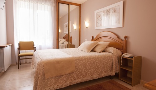 Standard-Doppel- oder -Zweibettzimmer