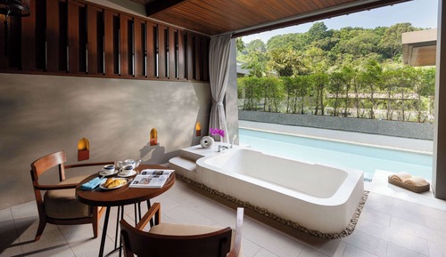 Premier Room, Pool Access & Whirlpool Bath, 1 King Bed