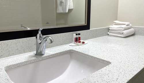 Standardzimmer, barrierearme Badewanne