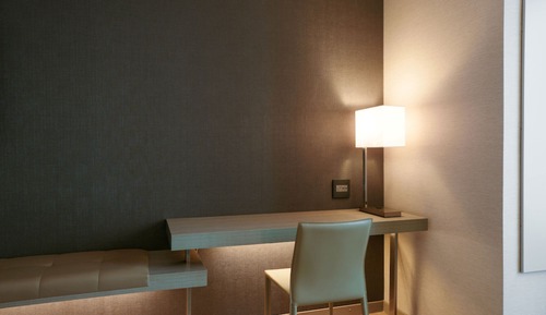 Zimmer, 1 King-Bett und Schlafsofa (Mobility Accessible, Roll-In Shower)