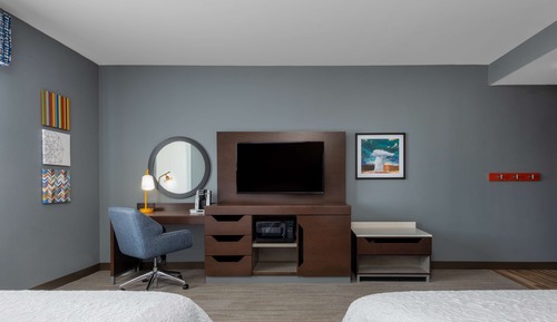 Zimmer, 2 Queen-Betten, barrierefrei, Badewanne