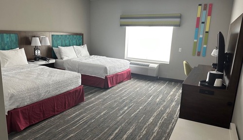 Zimmer, 2 Queen-Betten, barrierefrei, Badewanne (Mobility & Hearing)