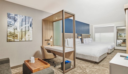 Suite, Mehrere Betten (Mobility/Hearing Accessible, Tub)