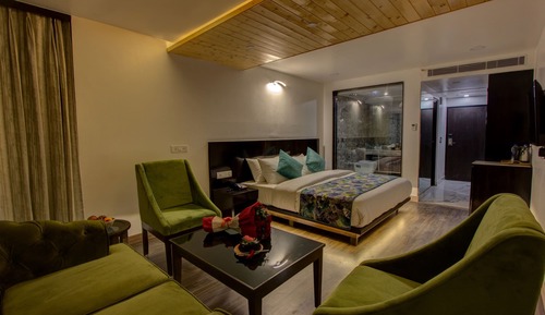 Superior-Zimmer, Talblick, Bergseite