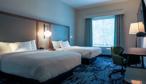 Zimmer, 2 Queen-Betten, eingeschränkter Seeblick (Mobility/Hearing Accessible, Tub)