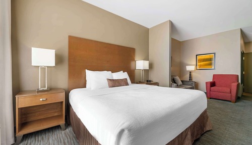 Suite, 1 King-Bett, barrierefrei, Kühlschrank und Mikrowelle (with Sofabed)