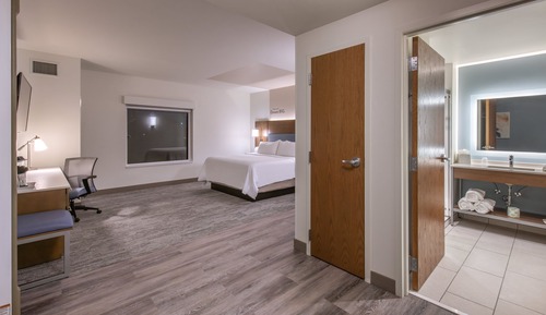 Standardzimmer, 1 King-Bett, barrierefrei (Communications, Roll-In Shower)