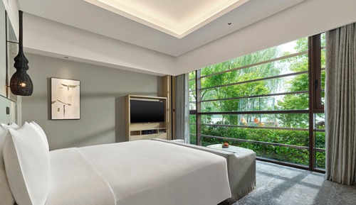 Premier-Suite, 1 King-Bett, Seeblick, zum Innenhof hin