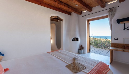 Private Cottage Two Bedroom with Rooftop