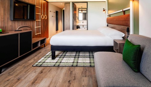Familienzimmer, 1 Doppelbett und Schlafsofa