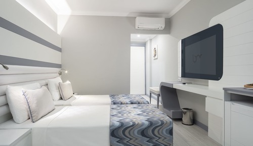 Standard-Doppel- oder -Zweibettzimmer, Poolblick