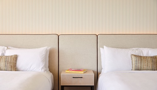 Studio Double Queen + Accessible Roll-in