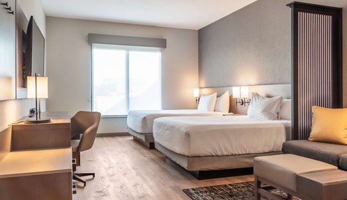 Zimmer (Two Queen Beds with Sofa Bed)