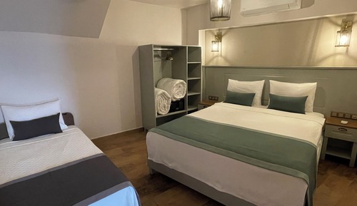 Dreibettzimmer, Gartenblick, zum Garten hin