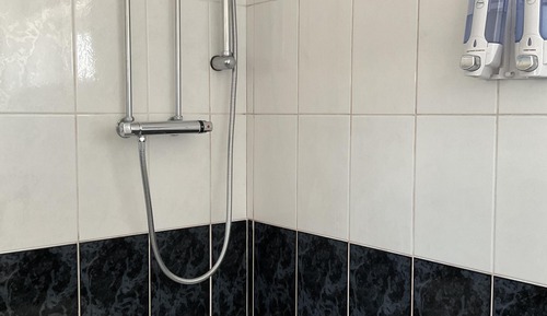 Doppel- oder Zweibettzimmer, mit Bad