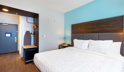 Zimmer, 1 King-Bett, barrierefrei (Hearing)