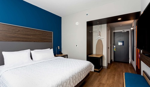 Zimmer, 1 King-Bett, barrierefrei (Hearing)