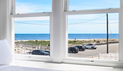 Deluxe Queen with Ocean View