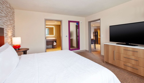 Suite, 1 King-Bett, barrierefrei (Roll-In Shower)