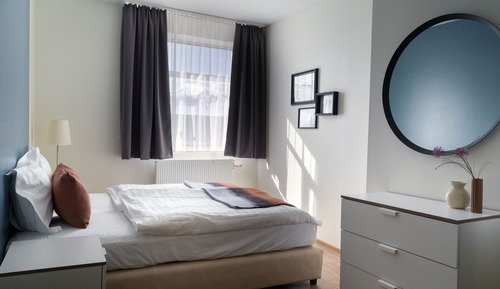 Doppel- oder Zweibettzimmer, eigenes Bad