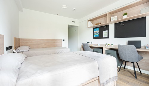 Basic-Doppel- oder -Zweibettzimmer
