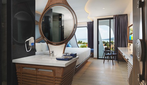 Deluxe Corner Sea-Facing King