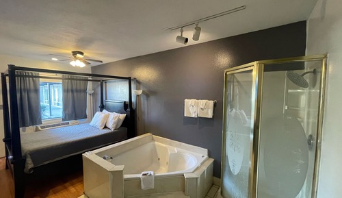 Romantisches Einzelzimmer, 1 Queen-Bett, Whirlpool, Gartenblick