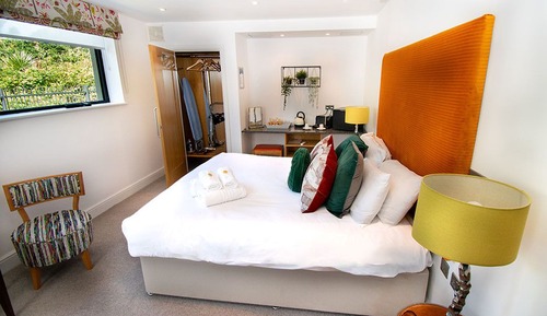 Standardzimmer, 1 King-Bett, Blick auf den Innenhof