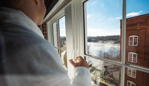 Classic-Zimmer, 1 King-Bett, Flussblick