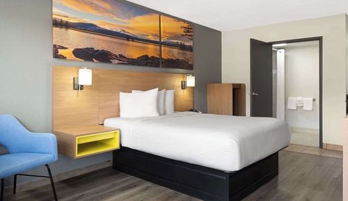 Zimmer, 1 Queen-Bett, Nichtraucher (Mobility, Roll-in Shower)