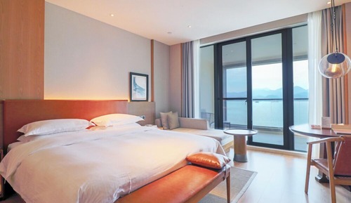 Premium-Zimmer, 1 King-Bett, Balkon, Seeblick