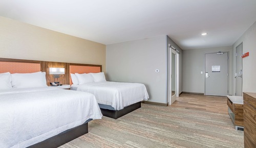 Zimmer, 2 Queen-Betten, barrierefrei (Roll-In Shower)