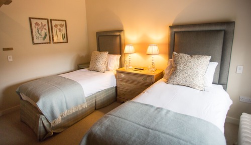 Zweibettzimmer, eigenes Bad (Tinhead )