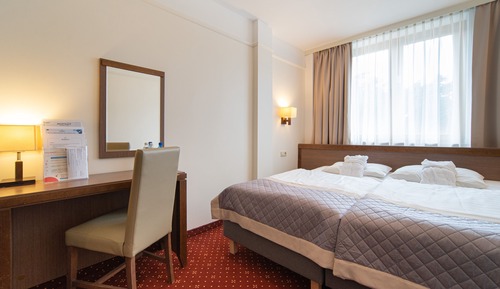 Standard-Doppel- oder -Zweibettzimmer