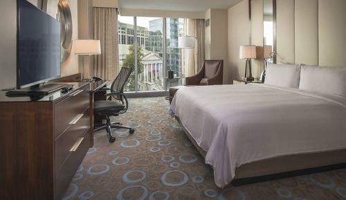 Club-Zimmer, 1 King-Bett, Nichtraucher (Mobility Accessible, Tub)